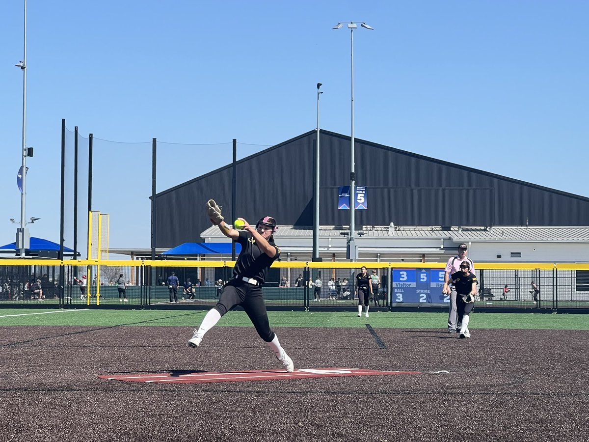 GraceNagel_2026's tweet photo. Some weekend stats from this past tournament!!
Hitting:
2 homeruns, 5 RBIs, 2 walks

Pitching:
12.0 innings pitched, 12 strikeouts, 5 earned runs, and 2 walks
@CoachBallMalone @Coach_Ricketts @NDcoachGumpf @CoachMcFalls https://t.co/PgN80g5LDD