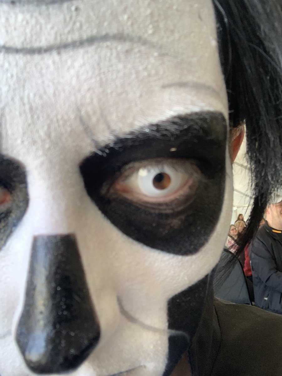 b1gfuk4ku's tweet photo. same energy #thebandghost #thebandghostcosplay #terzoghost #terzoghostcosplay #papaemeritusiii #papaemeritusiiicosplay https://t.co/21o50acEuI