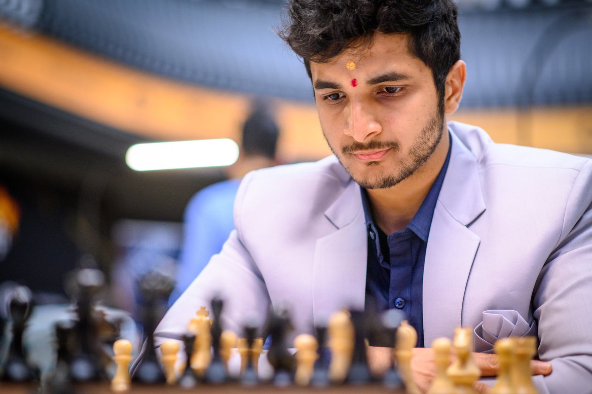 FIDE_chess's tweet photo. 🇮🇳 Vidit Santosh Gujrathi (2727)  defeats 🇺🇸 Hikaru Nakamura (2789)  again after playing a very eventful game in their second encounter in this event. A great comeback for Vidit after yesterday’s loss.
Round 9 #FIDECandidates

📷 Michal Walusza https://t.co/Z6SDi9kTwn