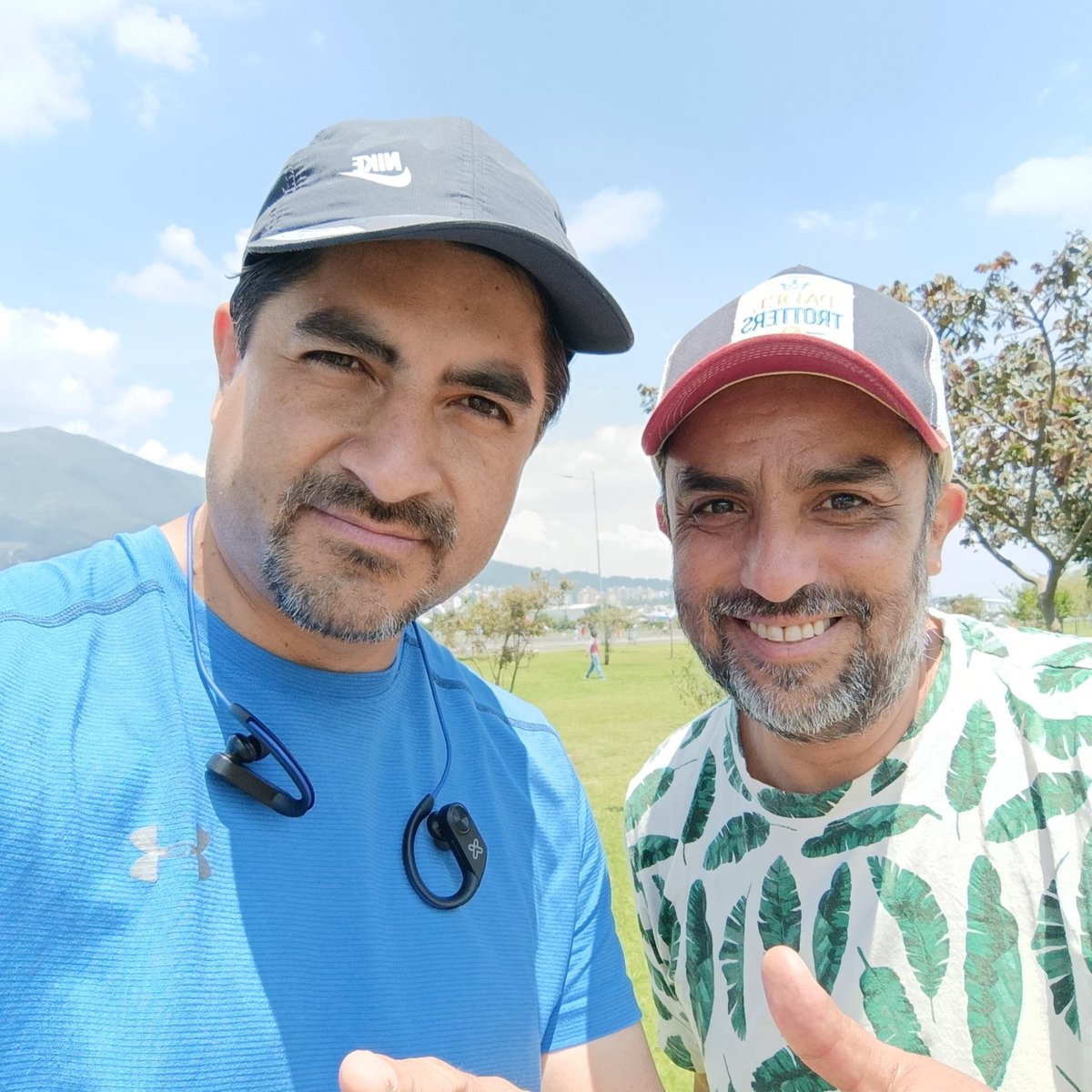 XmpazCriterium's tweet image. Cuando la vida te junta 💪🏽🤓

@laradioecuador 📻
@WilsonAndinoV 🕺🏻
#Transformacción 🎙️