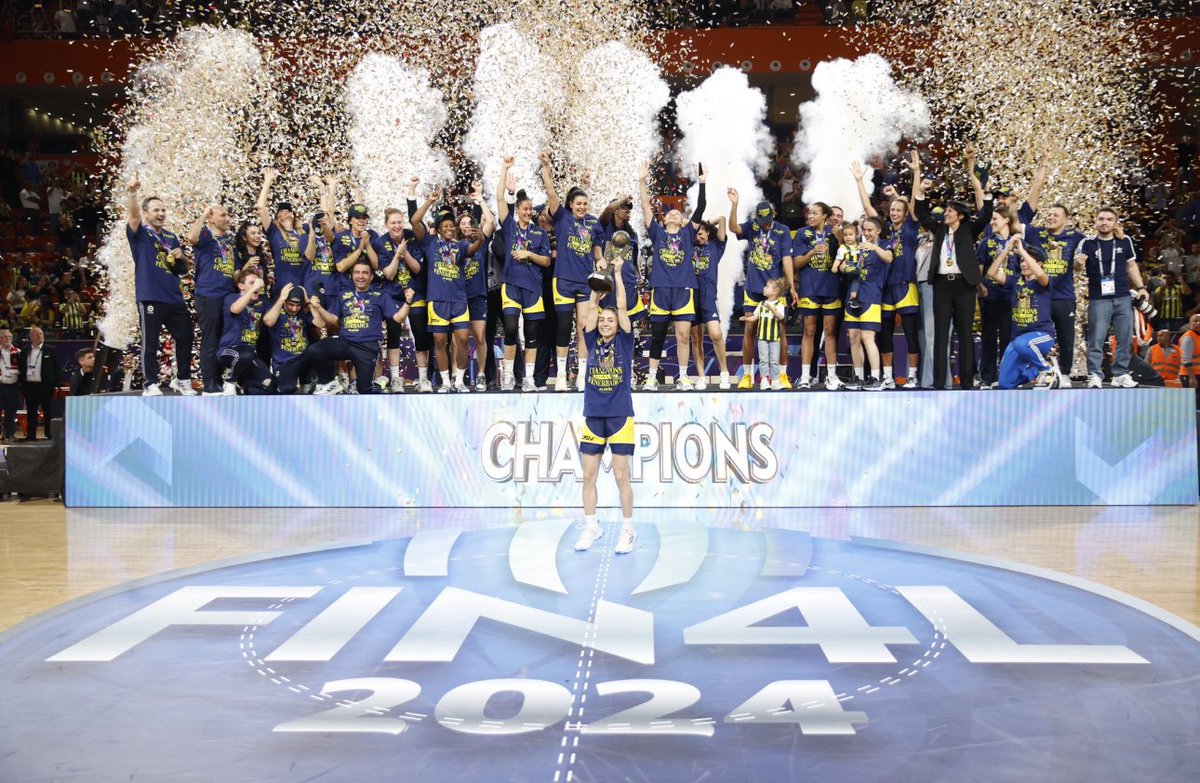 Üst üste ikinci kez FIBA Kadınlar Avrupa Ligi Şampiyonu olan Fenerbahçe Kadın Basketbol Takımı'nı kutluyoruz. 🏀 🇹🇷 Fenerbahçe Kadın Basketbol Takımı üst üste ikinci kez Avrupa'nın en büyüğü.. 👏 🇹🇷 #EuroLeagueWomen