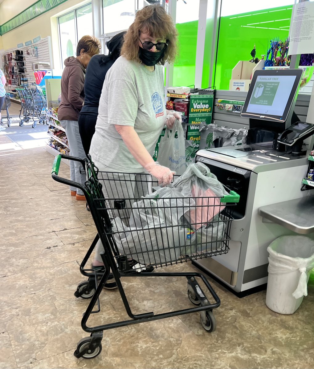 Bro, this lady is wearing a mask AND gloves 🤦🏻‍♀️ Imagine living your life like this…