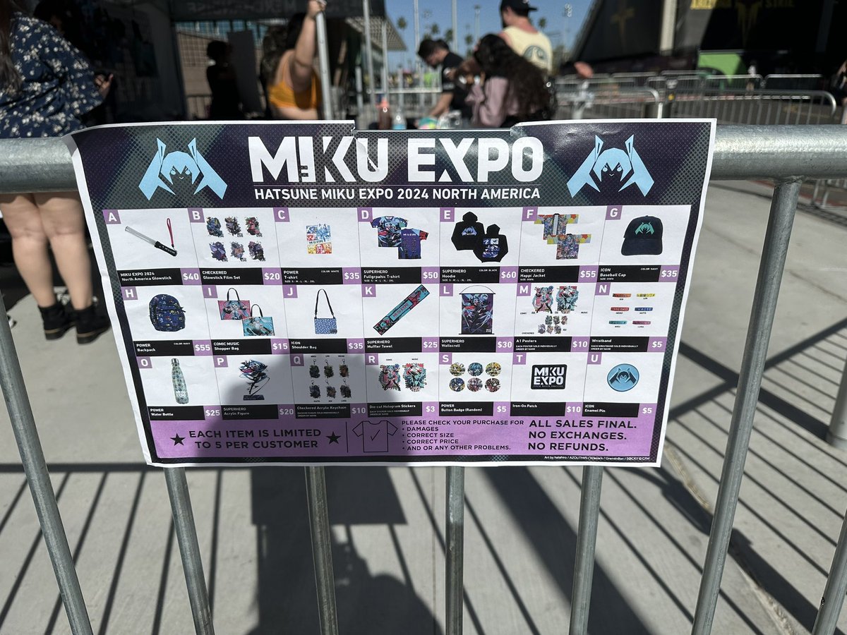 NoviceCosplayer's tweet photo. Personally, if there’s been issues with items (light sticks!!) I would not limit the items to 5 per person? #MIKUEXPO2024 #mikuexpophoenix https://t.co/PYWWY4MzQ4