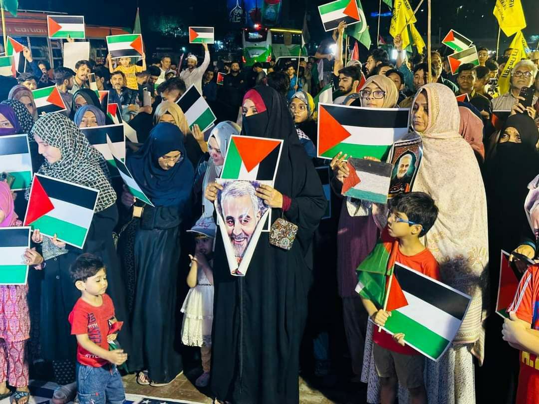 📸بالصور

احتفالات سكان مدينة #كراتشي في #باكستان بالعملية العسكرية الايرانية ضد '#اسرائيل '

#انتقام_سخت 
#الوعد_الصادق
