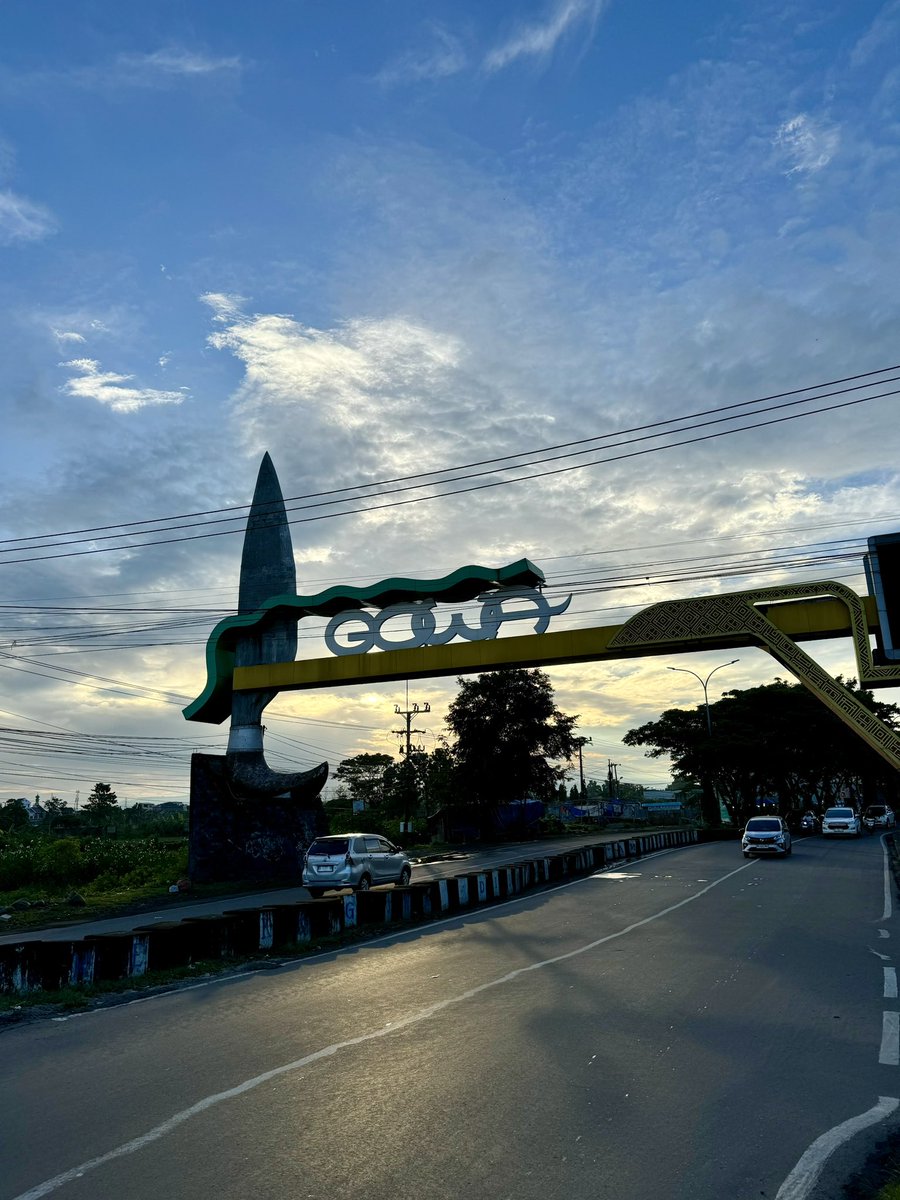 isdarrr's tweet photo. Pagi hari perbatasan makassar-gowa. Dari 2 sudut pandang https://t.co/AGVOSRjHSh