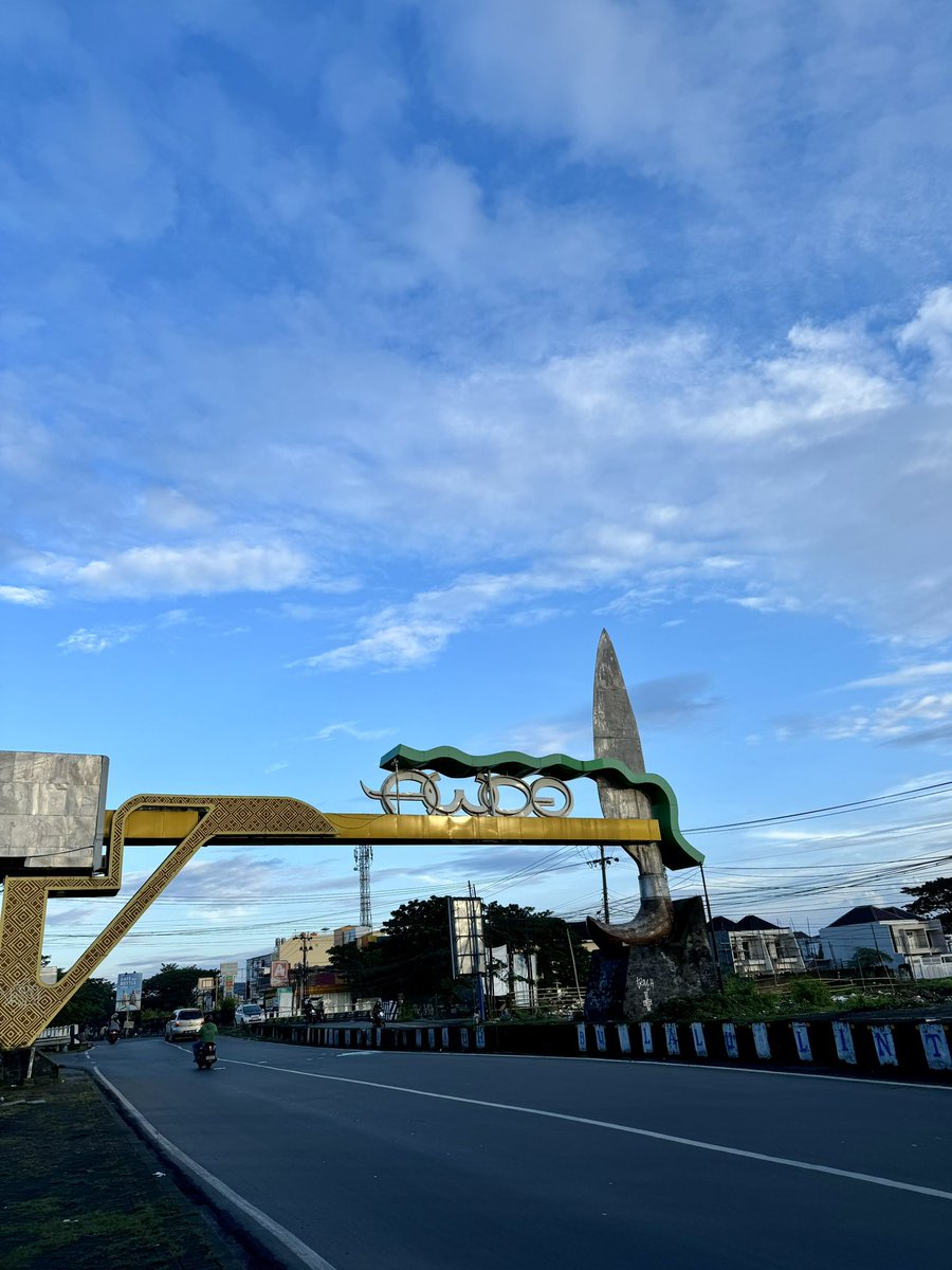 isdarrr's tweet photo. Pagi hari perbatasan makassar-gowa. Dari 2 sudut pandang https://t.co/AGVOSRjHSh