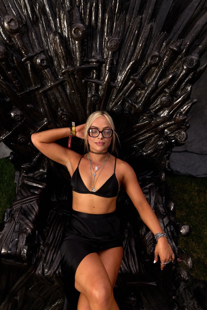 YaOnlyLivvOnce's tweet photo. When I said I’m gonna take everything, I meant everything… 

&amp; don’t forget to watch @HouseofDragon with me June 16th 🐉🖤😉 https://t.co/U8HFRHhaNQ
