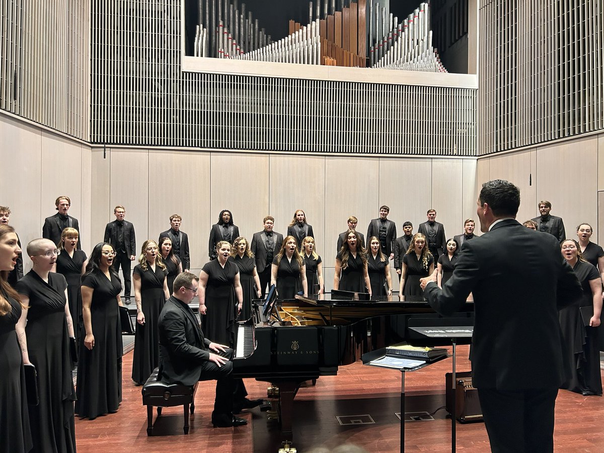 Weekend ends at an amazing <a href="/MSU_Choirs/">MSU Choral Studies</a> concert. 🐻❤️🎼