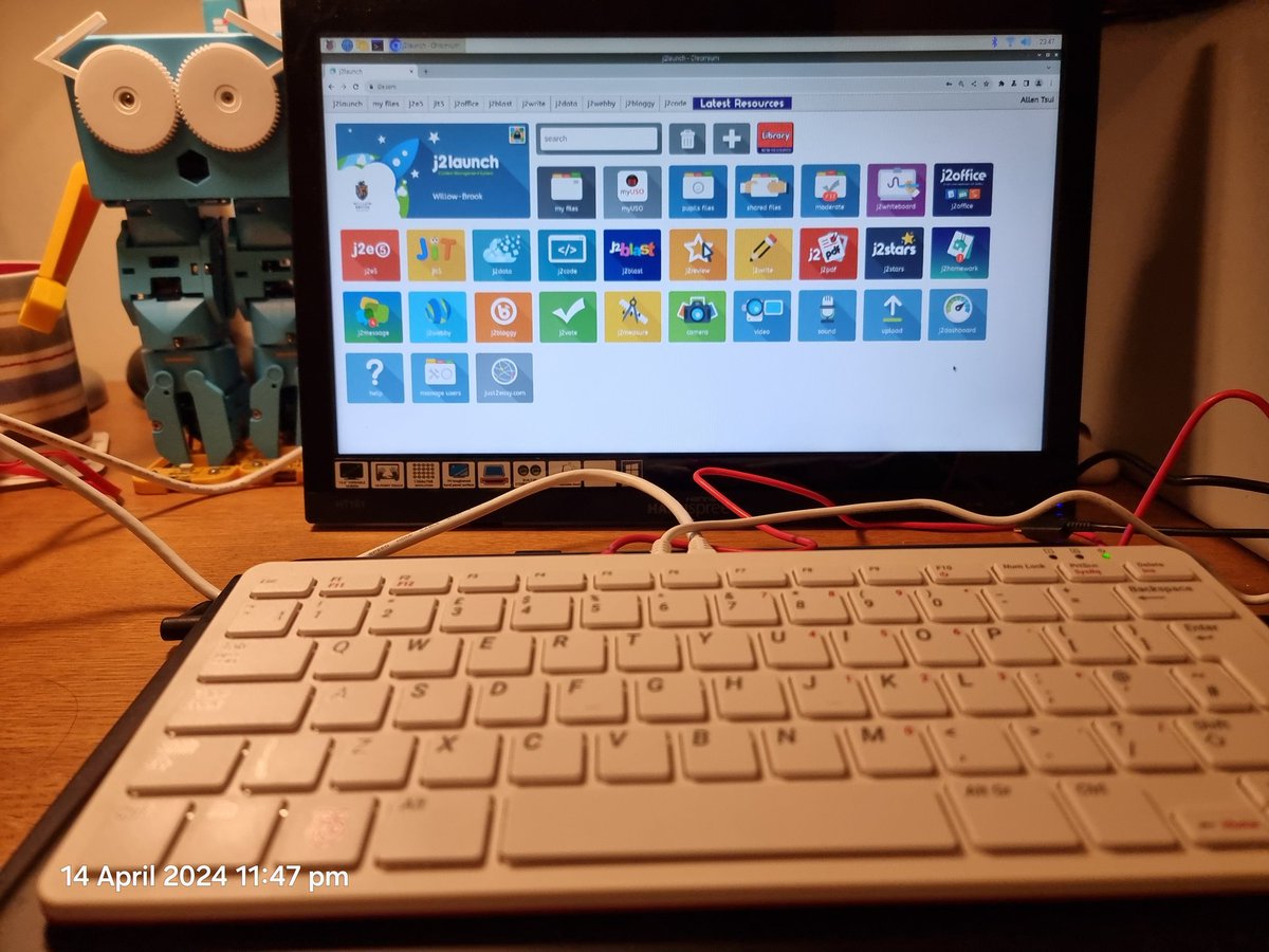 TsuiAllen's tweet image. Hello again @duck_star With access to any online learning platform, it is possible to use @RaspberryPi_org #RaspberryPi400 as a replacement or substitute for any PC, laptop or tablet so used for teaching pretty much everything on the Primary Computing Curriculum...
