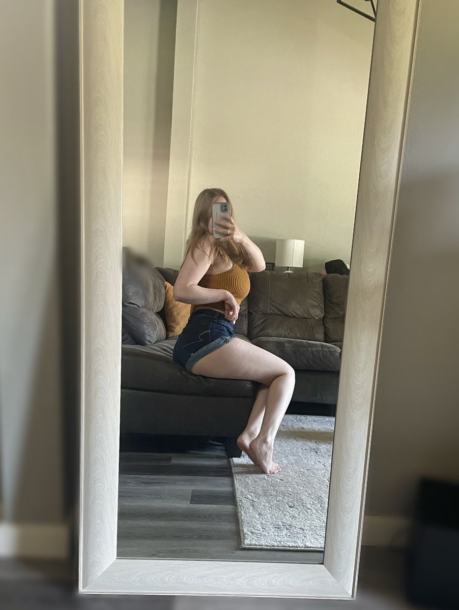 Kaylas_footies's tweet photo. Divine feminine energy 👑 
•
findom paysub finsub paypig foot fetish feet pics feet body legs worship humanatm slave femdom findomme https://t.co/a4TmzHfdzK