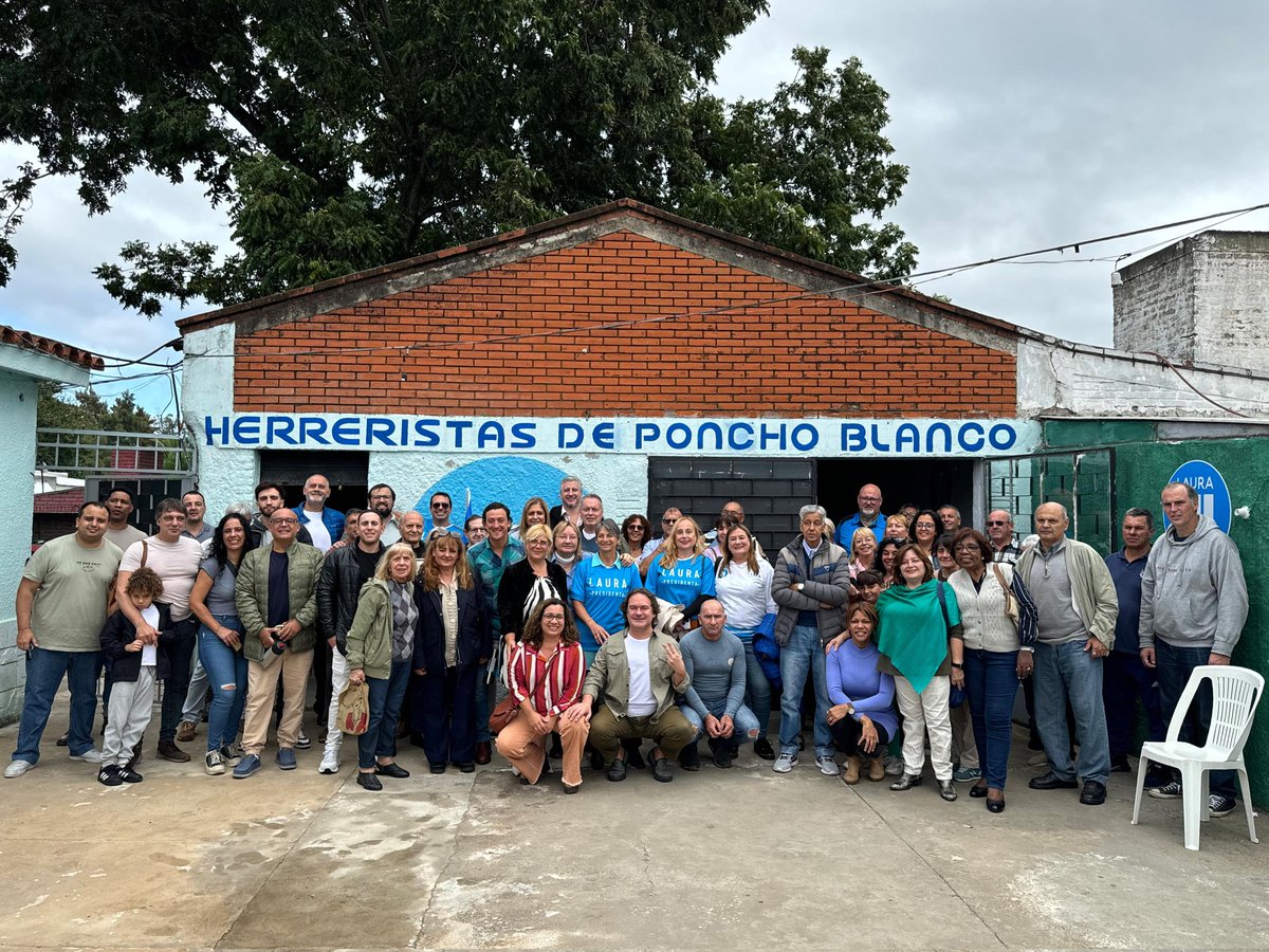 Junto a la Senadora @gloriasaravista, en Inauguración de local @HerreriPonchoBl @lista71 #HagamosHistoria #LauraPresidenta