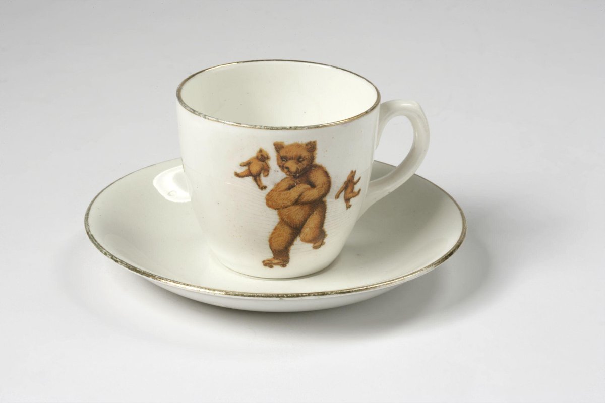Cup and saucer, 1912. Victoria & Albert Museum.