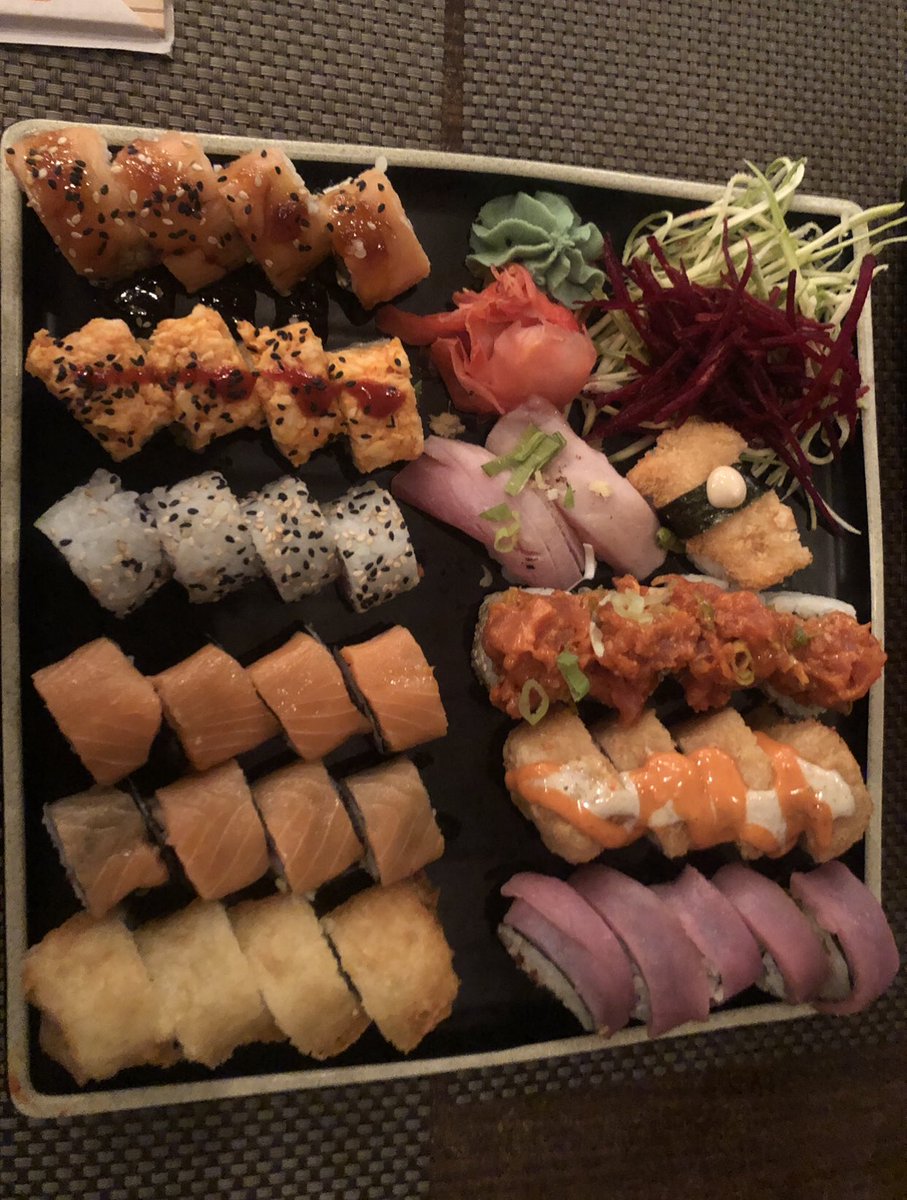 MaioukaH's tweet photo. مهما الدنيا تزعلك ،، السوشي يراضيك 😋♥️😂
#fuago #suchi
#مصر_للمصريين
#visitEgypt https://t.co/avxZyKAzqu