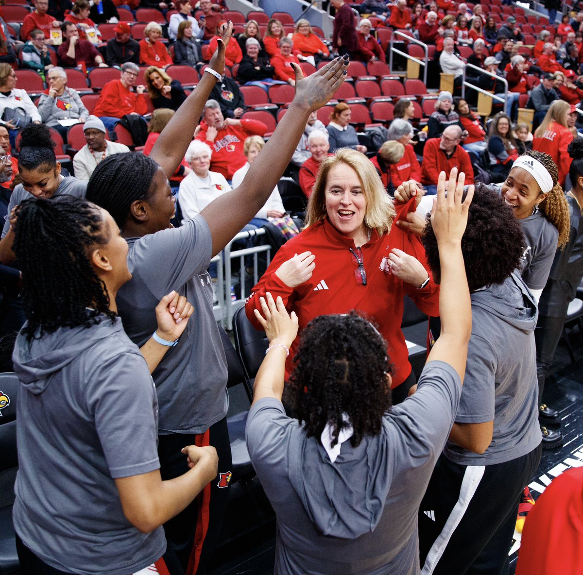 #CardNation, join me in wishing @villehoopcoach a Happy Birthday!!! I hope you’re having a great day Steph! 🥳