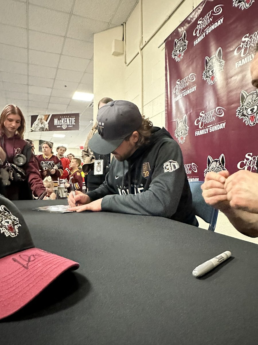 Chicago_Wolves tweet picture