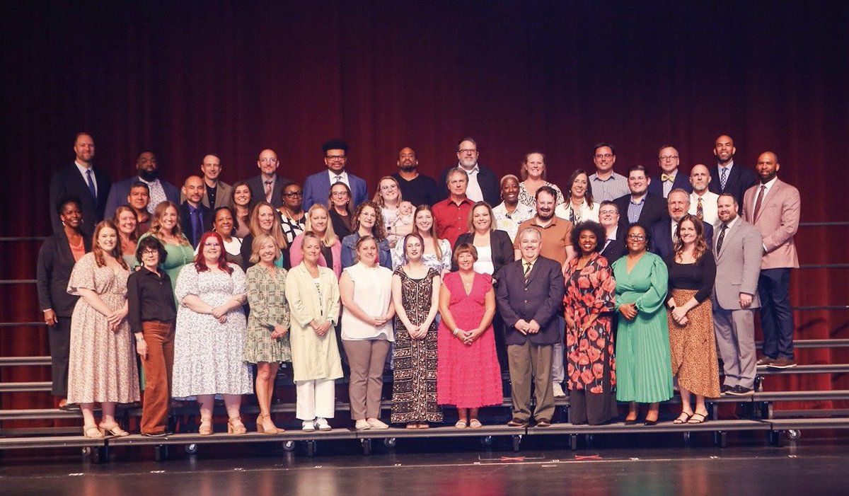 Congratulations to the 86 students in The Class of 2024 that were recognized today as Distinguished Scholars! 

Thank you &amp; congratulations to the Honored Educators that were selected by the Distinguished Scholars for their positive impact! 
#LCexcellence #BearPride
 #ClassOf24🩶