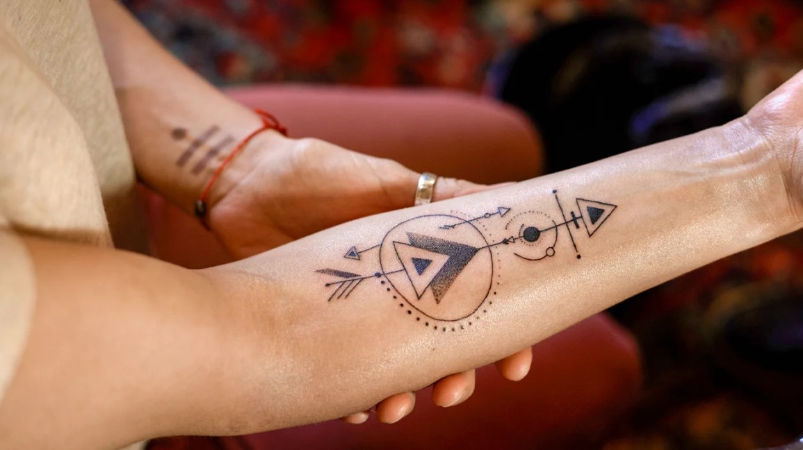 tattooart_world's tweet image. Can Aquaphor be used for Tattoo Aftercare? Suggestions Needed! #TattooAftercare #Aquaphor #tattoocaretips #needed #inked #tattoo #tattoolovers #tattoolife #suggestion #used kit.co/Emyzion/the-9-…