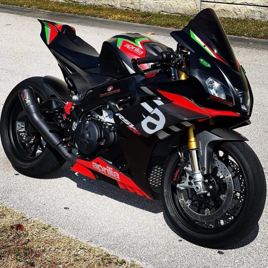 MoreMotorcycles tweet picture