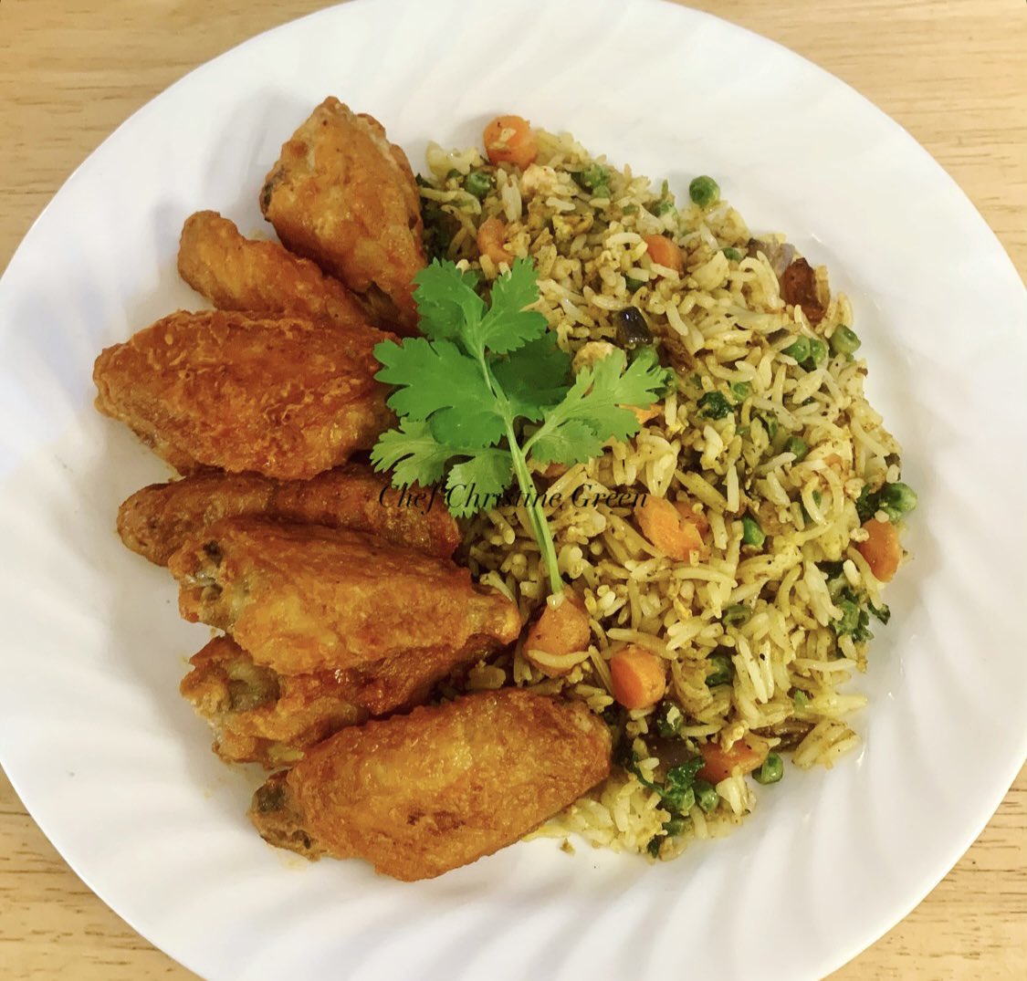 Deliciously spicy wings with Trinidad Scorpion hot sauce and curry fried rice with egg 💛 Special thanks to Lola’s Fine Hot Sauce for the Trinidad Scorpion hot sauce and the Original Seasoning 🌶️