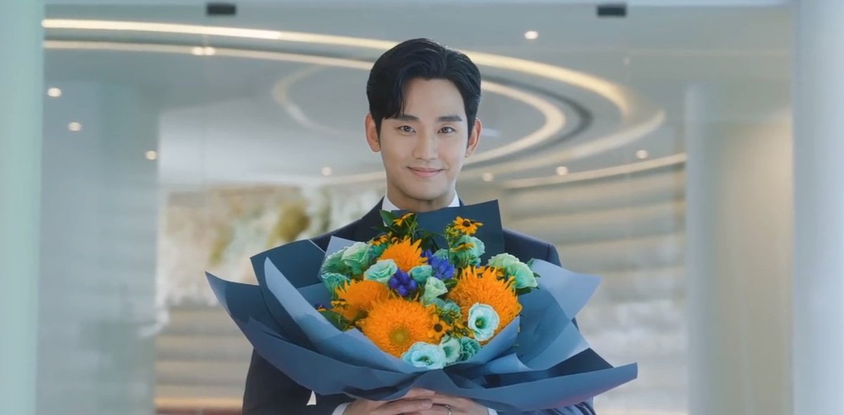 claudiapaway's tweet photo. natapos ko na hannibal, nag queen of tears na akooooo wahh inipon ko talaga mga eps at todo iwas sa related post about qot para di maspoiled. Tawang tawa ako kay kim soo hyun bwisit na yan hahahah kim ji won naman napakaganda!! https://t.co/euPUxH0OMC