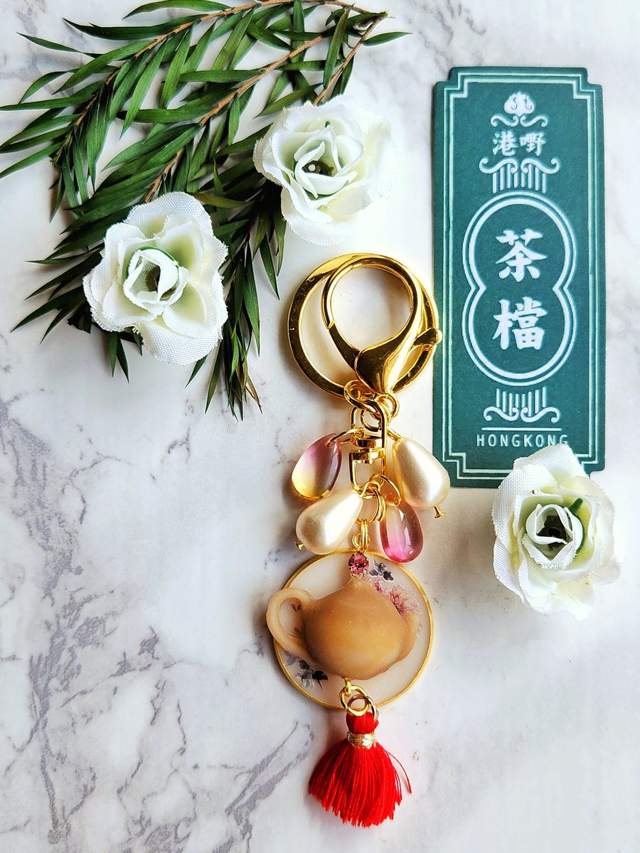 久しぶりに、
中国茶アクセサリーシリーズ🍵

「金萱茶」キーホルダー
中に金萱茶の茶葉が入っています。
中国茶を持ち歩くシリーズ🫖

#金萱茶
#中国茶
#中国茶アクセサリー
#アクセサリー
#ハンドメイド好きさんと繋がりたい 
#ハンドメイド
#handmade