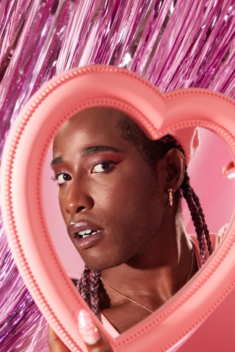 Cremedela_ro's tweet image. What can I say — maybe pink is my power color 💖🌸

🎀 all images shot by me for @buxomcosmetics ✨

#Photography #makeupideas