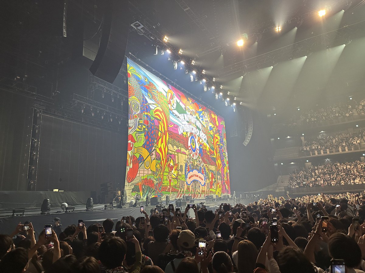 pdweeichin's tweet photo. YOKOHAMA DAY2
久しぶりに友達とライブに行き、いつぶりだったか話すと4年ぶりで、コロナがあってからそんなに経つんだなと驚かされた。
そして4年ぶりのライブはセトリが最高だった。針と棘を生きている間に聞けると思っていなかったから感無量でした！
#RADWIMPS
#THEWAYYOUYAWNANDTHEOUTCRYOFPEACE https://t.co/r5buVFjMEj