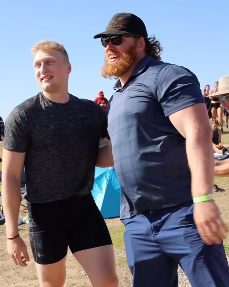 Beau Throws tweet media