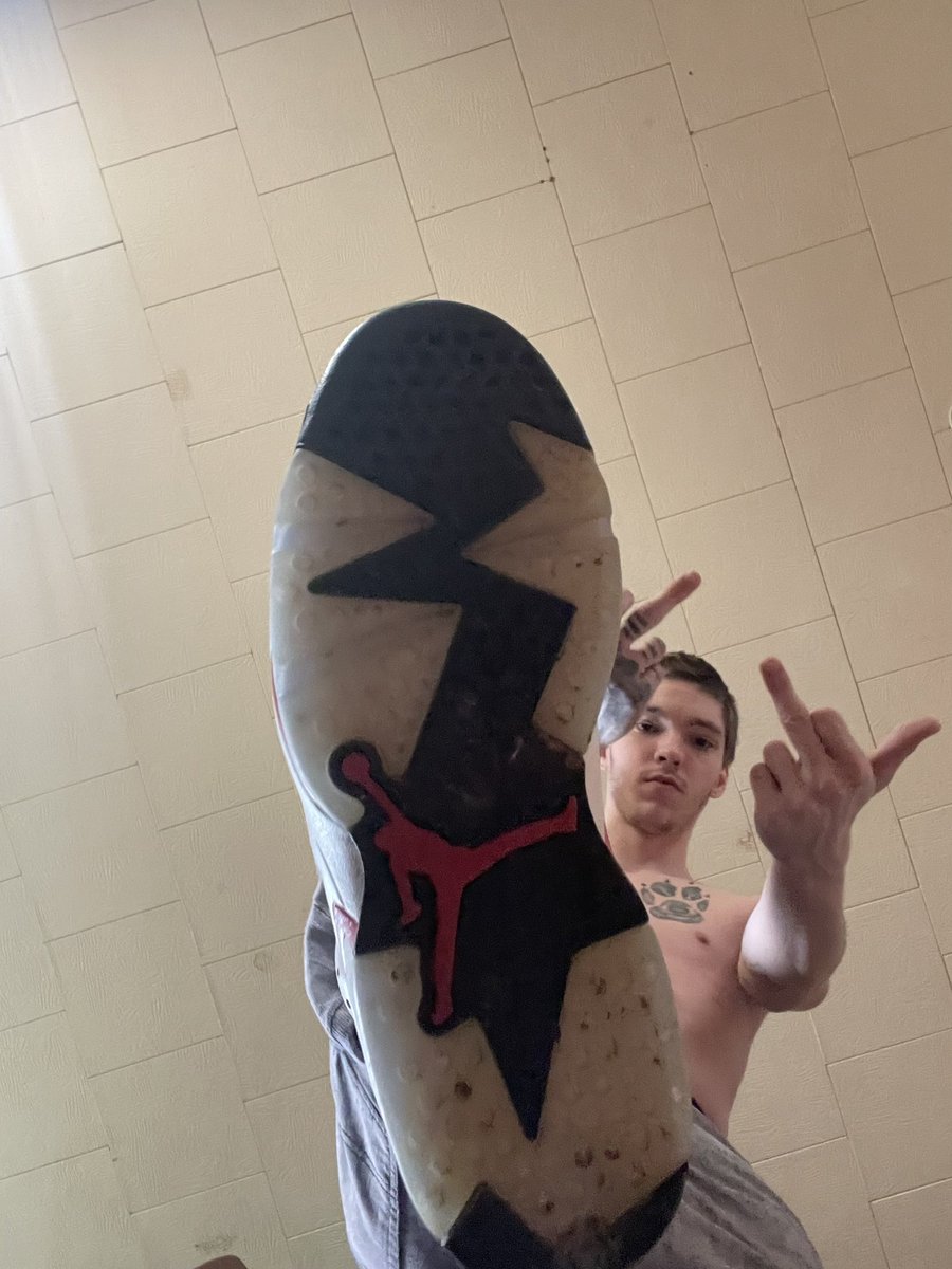 MasterMike1218's tweet photo. You know what to do. #Findom #Footworship #Youngdom #paypig #paypigswanted #findomfeet #cashdom #findomdrains #cashmaster #feetmaster #walletdrain https://t.co/fPNB0Nxyis