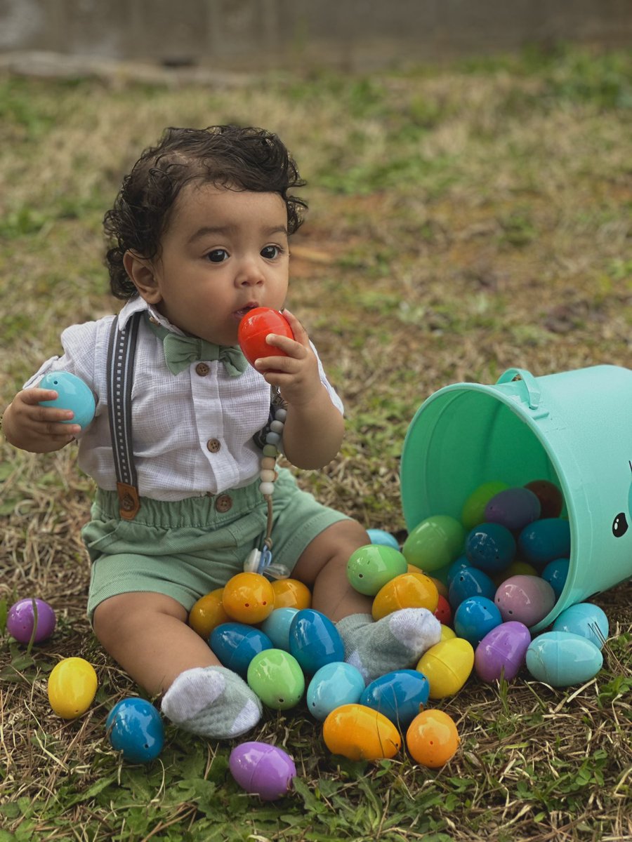 SlayRevo's tweet photo. Isn’t he the most adorable kid you’ve ever seen!!!❤️ https://t.co/50ufL896XZ