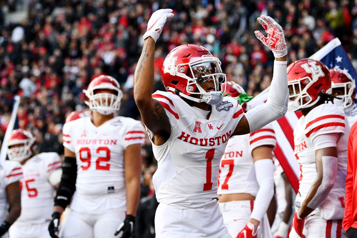 #AGTG After a great conversation with @Casey_Smithson I’m beyond blessed to have the opportunity to continue my athletic and academic career at the University of Houston! @PaloDuroDonsFB @Dannie_Snyder52 @Eric_Mims_Sr @damehova9 @JeffBigDreamerH @MathisGaius