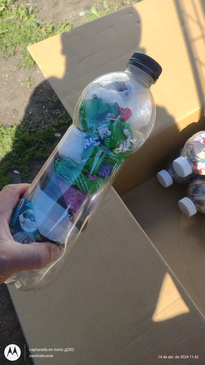 titohidalgo18's tweet photo. @Geosorno01 @muni_osorno @osornoonline2 @paislobo @SOYDEOSORNO1 @DPPOsorno @OsornoOficial  los dejé en acopio de reciclaje en casa del folclore , nunca tuve respuesta de dónde llevar por más que le pregunte a la alcaldia https://t.co/TLeZgf7o87