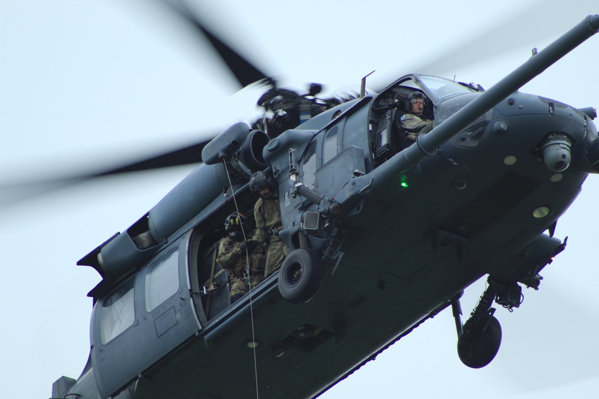 ResQLife1's tweet image. Different days, different lighting in a gray Astoria, Oregon. #Pavehawk #CSAR #HoistTraining, @USCGPacificNW @USAFReserve #305thRQS / #943dRQG / #943dMXS
