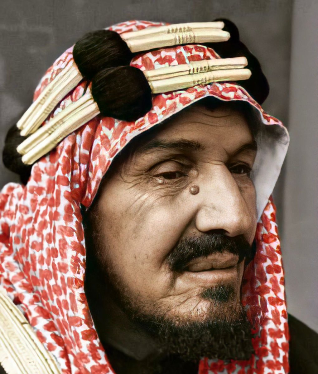 في يوم ٥ شوال عام ١٣١٩هـ ،تمكن جلالة الملك عبدالعزيز آل سعود،من استعادة  الرياض مُلك ابائه وأجداده ، ويُعد استرداد الرياض اللبنة العسكرية والسياسية الأولى، في 🇸🇦بناء وتوحيد جميع أجزاء الدولة السعودية الثالثة تحت  اسم المملكة العربية السعودية،رحم الله مؤسس هذا الكيان العظيم.