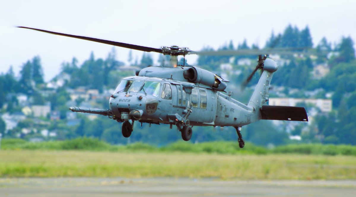 ResQLife1's tweet image. Different days, different lighting in a gray Astoria, Oregon. #Pavehawk #CSAR #HoistTraining, @USCGPacificNW @USAFReserve #305thRQS / #943dRQG / #943dMXS