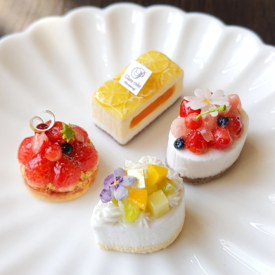 shiro_tetu_'s tweet image. 【お知らせ】
本日(15日)21時より新作の販売を行います。
この度は4つのプチフールマグネットを3点ご用意しました。

お気に入りの１点があれば幸いです。
どうぞよろしくお願いします☺️

#minne 
minne.com/@shiroyanagi