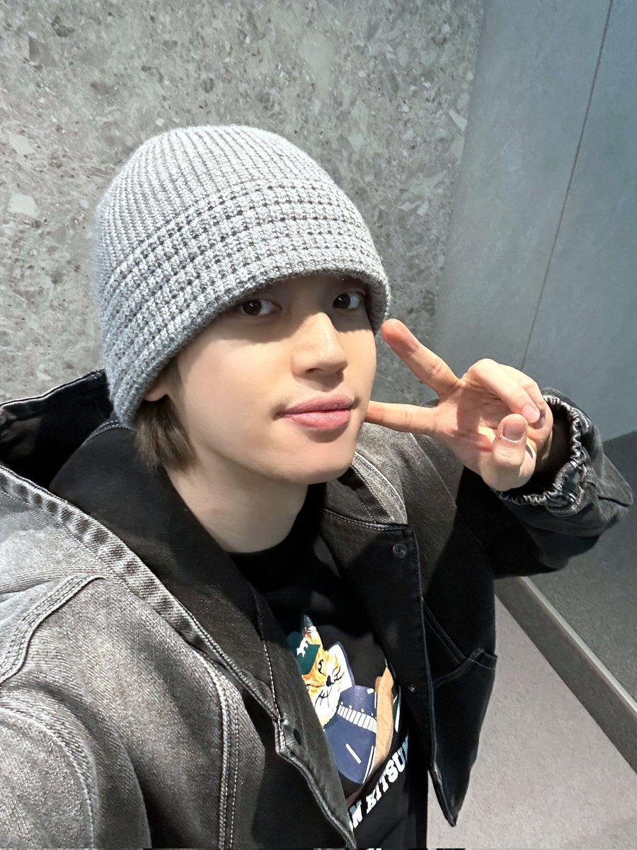 [#녤모닝👋]

녤모닝!!
다들 잘 지내고 있지??
요즘 낮에 엄청 덥더라구
오늘부터 다시 기온이 조금 떨어진대! 참고해!!
이번 주도 다들 힘내자!
행복한 일주일 보내❤️

#니엘 #NIEL