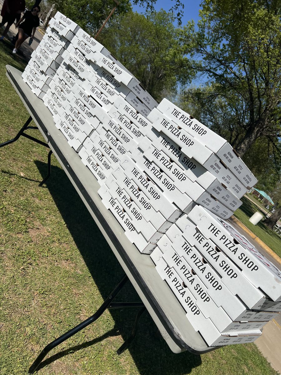 Webbdingus's tweet photo. @CoachVenables @OU_Baseball @CoachJohnsonOU Coach! Come get some pizza vs Texas! It’s gonna be epic on the #berms and we would love to have you! #BoomerSooner #DocBsPizzaParty https://t.co/ARM3HWdESI