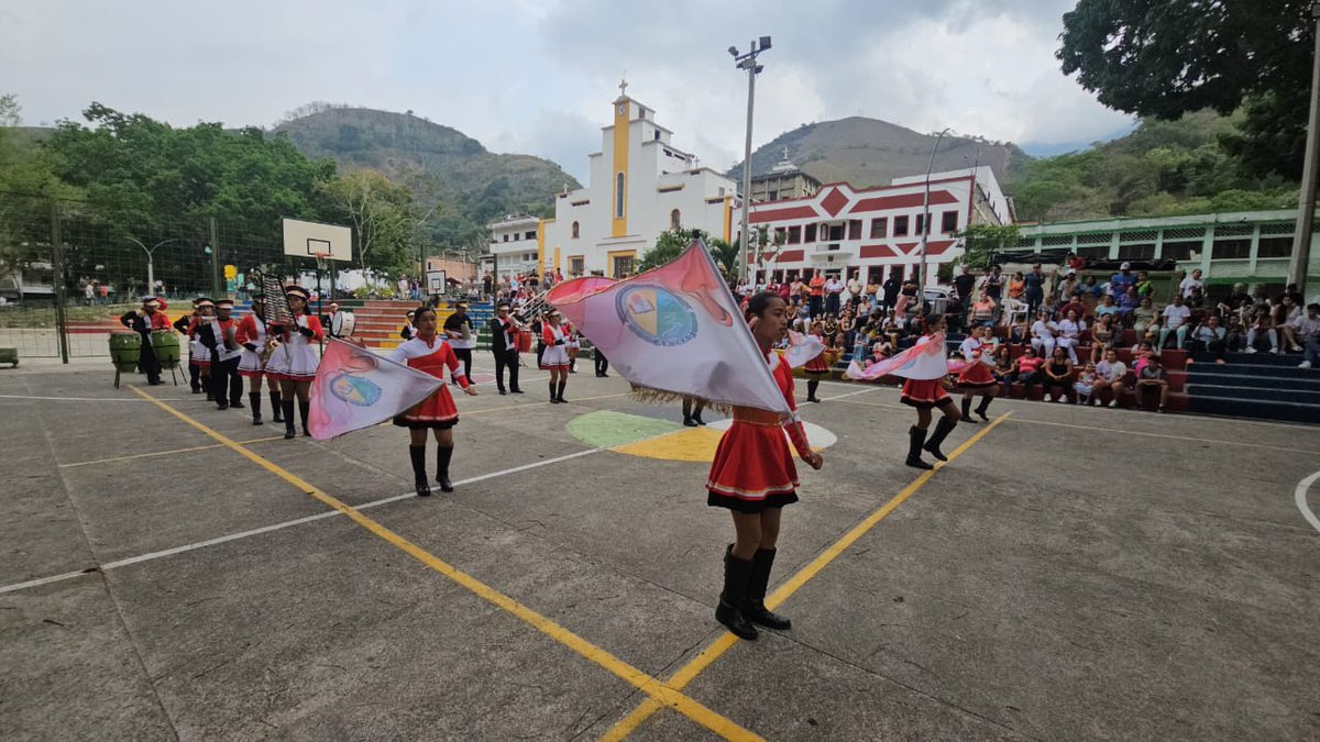 soydeituango's tweet photo. Hoy 14 dé abril día dé la Banda #Folklórica Marcial #fiestera Sinfónica #Marcha #Estudiantil En el municipio de Dabeiba occidente de Antioquia celebraron La fecha con un desfile y una retreta dé Las diferentes bandas municipales https://t.co/47xvMJymib