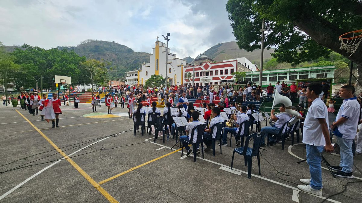 soydeituango's tweet photo. Hoy 14 dé abril día dé la Banda #Folklórica Marcial #fiestera Sinfónica #Marcha #Estudiantil En el municipio de Dabeiba occidente de Antioquia celebraron La fecha con un desfile y una retreta dé Las diferentes bandas municipales https://t.co/47xvMJymib
