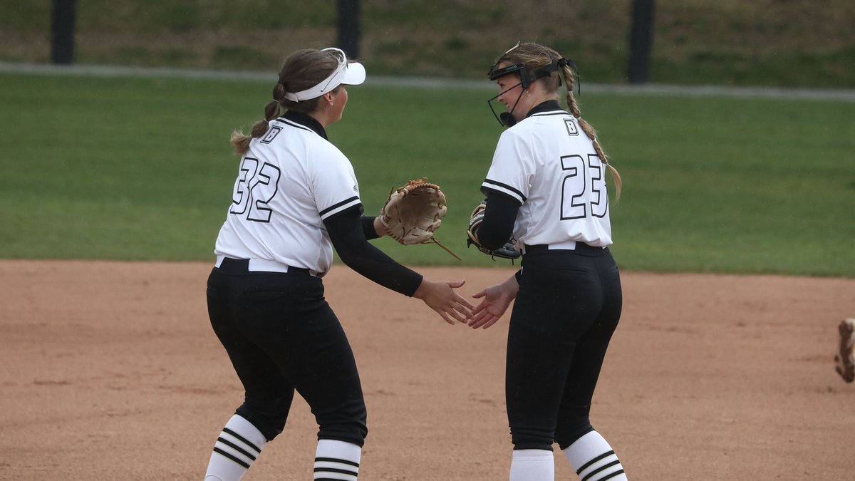 D1Softball's tweet photo. There were plenty of good series this weekend, but there weren't many pitting first place against second place. 

📸: @BryantSoftball

Read more: https://t.co/yeY84nz1t3 https://t.co/l2PbUUBSuk