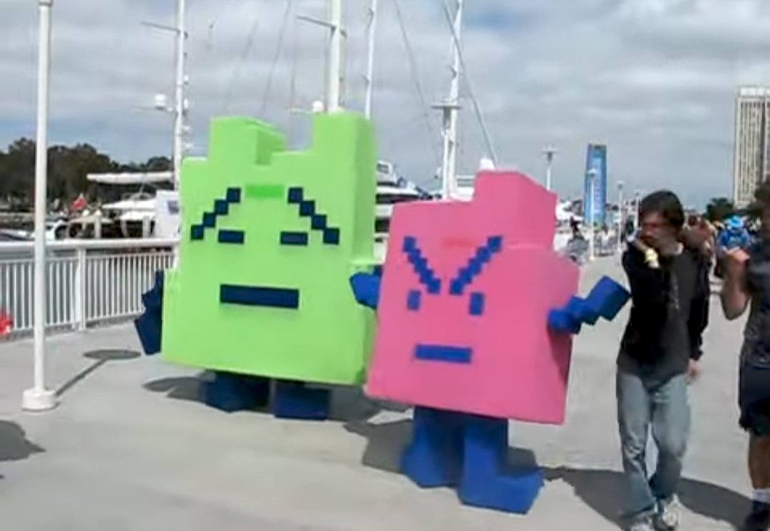 ohfuck no they're real the walls are bleedidng aaaaaaaa