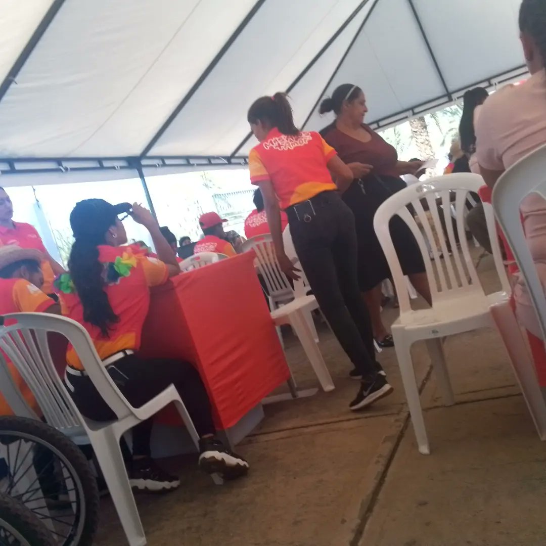 MiselDomin55562's tweet photo. La dra fanny barrios conjuntamente con la alcaldía del estado Anzoátegui https://t.co/Bv3cN25U2e