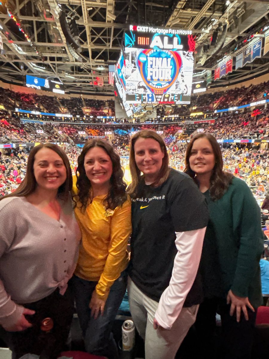lis25lio's tweet photo. Flash back to last weekend in #TheLand enjoying my second #WBBFinalFour. 

Some great basketball, amazing friends and a great weekend for my hometown to shine!  #ThisIsCle #MarchMadness https://t.co/VdrWlYsvYm