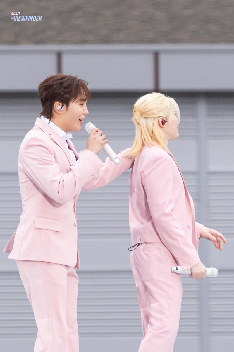 WZ_viewfinder's tweet photo. 240331 Follow Again to Incheon

🍊: 아 이 좋은 노래 누가 쓴거야~눈물을 못 참겠네. 우리 다같이 우아해 해줄래요?
🍑: (황당하고민망한데기분은좋음)

#세븐틴 #SEVENTEEN
#우지 #이지훈 #WOOZI
#승관 #부승관 #SEUNGKWAN https://t.co/hSesNe2HLT