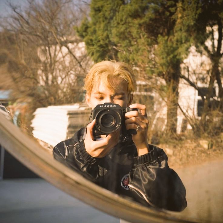 rnforsk's tweet photo. LOOKING FOR MOOTS ❗️❗️❗️

– Jah, he/him, Filo
– ult: Seventeen, dk biased
– fairly new to #stantwt and #kpoptwt (stayed off Twitter for a long time TT) 
– preferably active and interactive moots :)
– open for any fandom, multi-stan

like and rtwt to be moots !! mwa 🩵 https://t.co/AAPPm3rUfQ