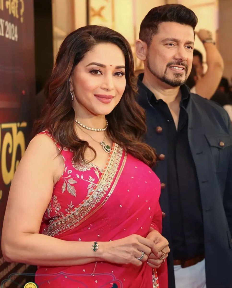 Sweet madhuri ji 🙏🏻🤗💞
My Morning is incomplete without seeing your sweet smile.🤗🌷
Good Morning 🌄🙋
Happy Monday 💐🙏🏻
My sweet ma'am 🤗n Sir ji 🙏🏻💞
@MadhuriDixit
@DoctorNene 
#SweetSmile
#MadhuriDixit
#DrNene
#Mondayvibes 
#Monday
#HappyMonday
#MadRam