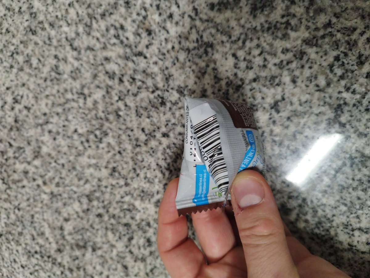 cgmuros's tweet photo. @estasenlinea que es esto? Completamente cerrado y trae puro aire. Casi nada de producto. Alguna explicación? https://t.co/LcdkfKi6KB