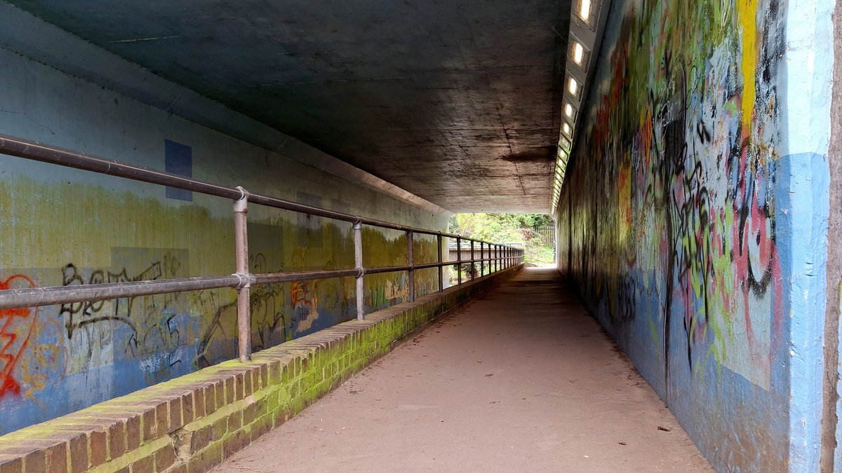 squaresteps's tweet image. Scene" on my daily walk. A 4picture mini blog of what I saw over about 4 miles.
Focus on the river today -
It's called the Scriabourne (Clear stream) with good reason
Under the motorway the kids have done a repaint
And a 'professional' has added to it
But there's always someone!!