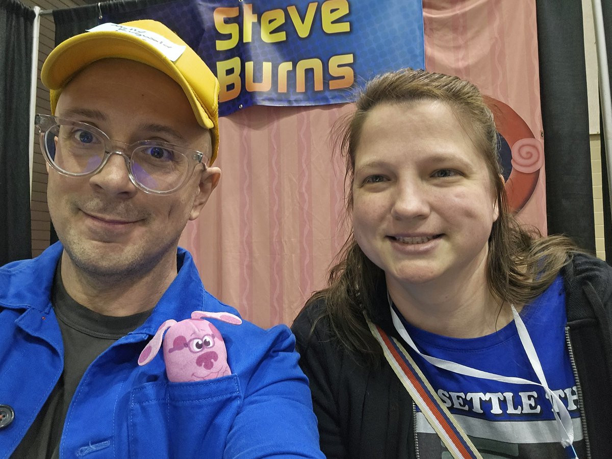 90s Blue Clues time with Steve Burns. Don't care if I'm an adult, always time for Blue's Clues.😆 #steveburns #bluesclues #comiccon